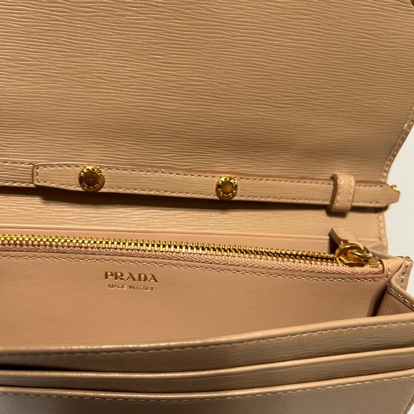 PRADA Vitello Move Wallet on Chain - Picture 4 of 6